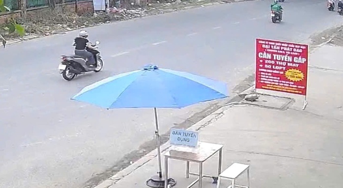 Công an TPHCM tìm người bị hại vụ cướp giật điện thọai Ngày 24 - 3 - 2026 - Ảnh 1. Công an TPHCM tìm người bị hại vụ cướp giật điện thọai Ngày 24 - 3 - 2026 - Ảnh 1.