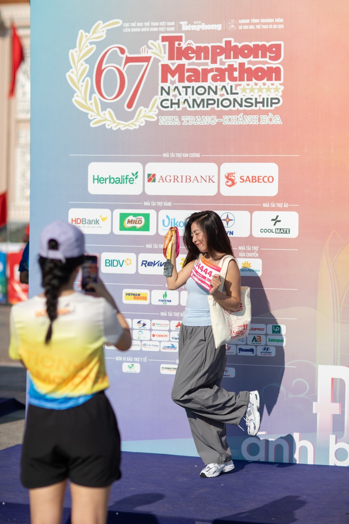 Toàn cảnh Tiền Phong Marathon 2026: Vẫn giữ được sức hút sau nhiều thập kỷ - Ảnh 12.