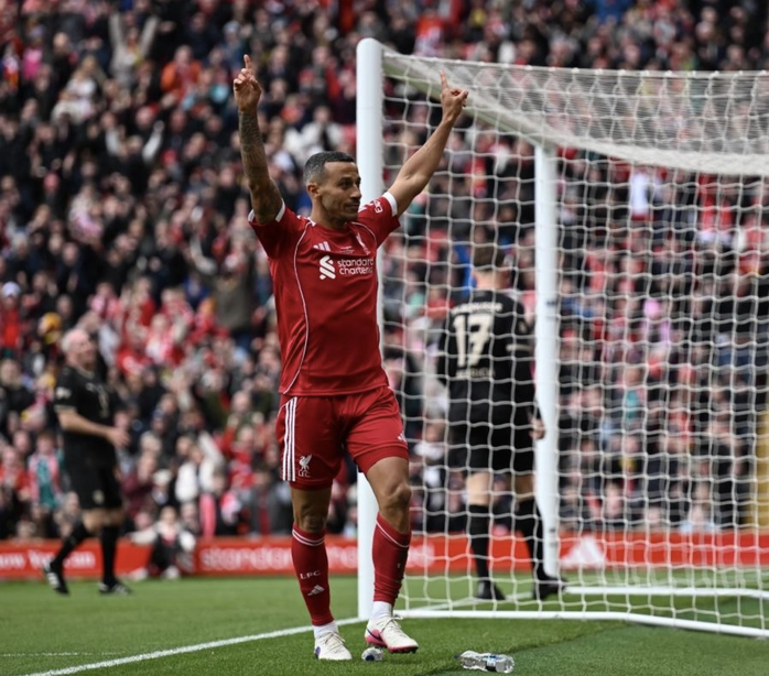 Jurgen Klopp t&aacute;i xuất s&acirc;n Anfield, Liverpool h&ograve;a kịch t&iacute;nh cựu sao Dortmund - Ảnh 3.