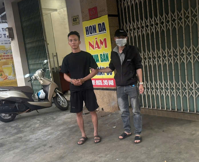 Bắt giữ đối tượng cướp giật xe máy của người chạy xe ôm tại Đắk Lắk - Ảnh 1. Bắt giữ đối tượng cướp giật xe máy của người chạy xe ôm tại Đắk Lắk - Ảnh 1.