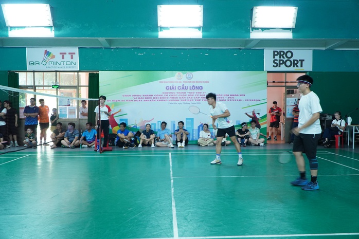 Phường Xuân Hòa tổ chức giải cầu lông Chương trình "Giờ thứ 9" - Ảnh 2.