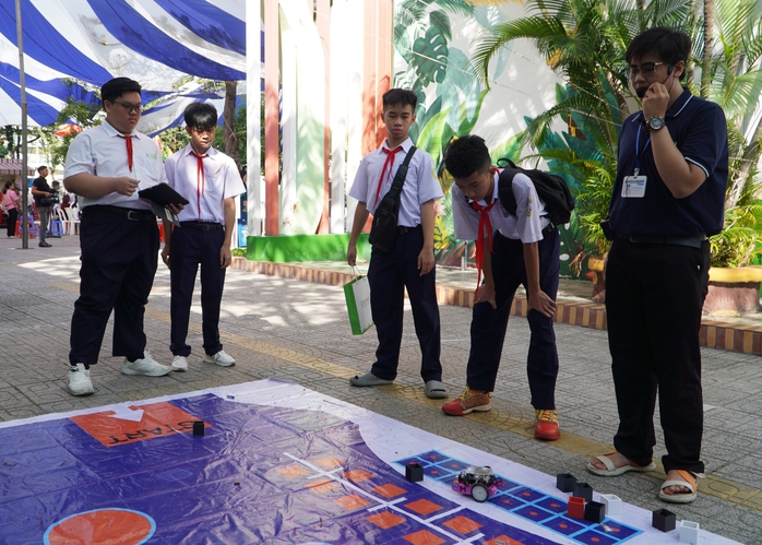 Ng&agrave;y hội gi&uacute;p phụ huynh chọn trường cho con tại phường H&ograve;a Hưng, TPHCM - Ảnh 3.