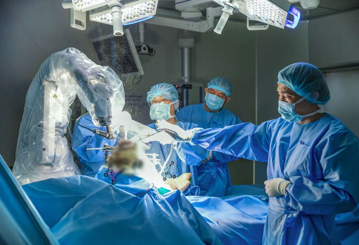 Robot AI thay khớp chuẩn x&aacute;c đến 100% đầu ti&ecirc;n tại Việt Nam - Ảnh 2.