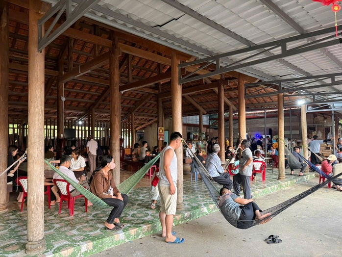 Tai nạn li&ecirc;n ho&agrave;n giữa 4 &ocirc; t&ocirc; g&acirc;y &aacute;ch tắc giao th&ocirc;ng ở Đ&agrave; Nẵng nhiều giờ - Ảnh 3.