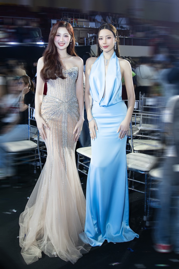 T&ocirc; Diệp H&agrave; hội ngộ &Yacute; Nhi, fan rần rần: Chị em nhan sắc đ&acirc;y rồi! - Ảnh 3.