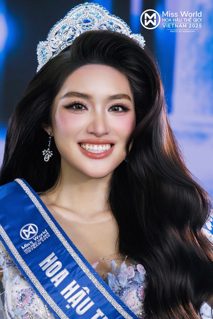 Qu&aacute; xinh nhan sắc đăng quang Miss World Vietnam 2025 - Ảnh 1.
