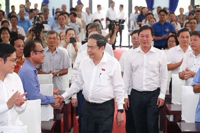 Cử tri đặt c&acirc;u hỏi về thuế kho&aacute;n cho ứng cử vi&ecirc;n đại biểu Quốc hội - Ảnh 1.