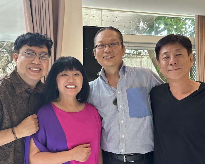 Cẩm V&acirc;n, Khắc Triệu họp mặt ca sĩ đầu năm mới, h&aacute;t vang "H&atilde;y y&ecirc;u nhau đi" - Ảnh 7.