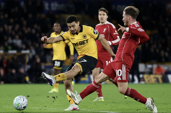 Liverpool thua sốc ph&uacute;t b&ugrave; giờ, Wolverhampton triệt hạ tiếp "&ocirc;ng lớn" - Ảnh 6.