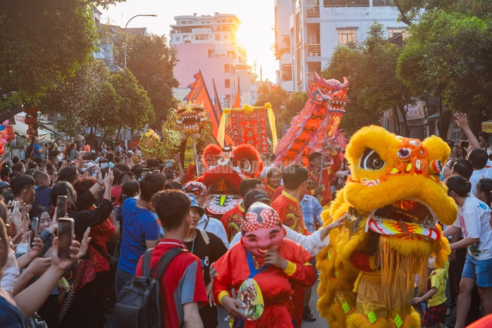 VIDEO: Hơn 1.000 người tham gia Tết Nguy&ecirc;n ti&ecirc;u 2026 tại khu Chợ Lớn - Ảnh 12.