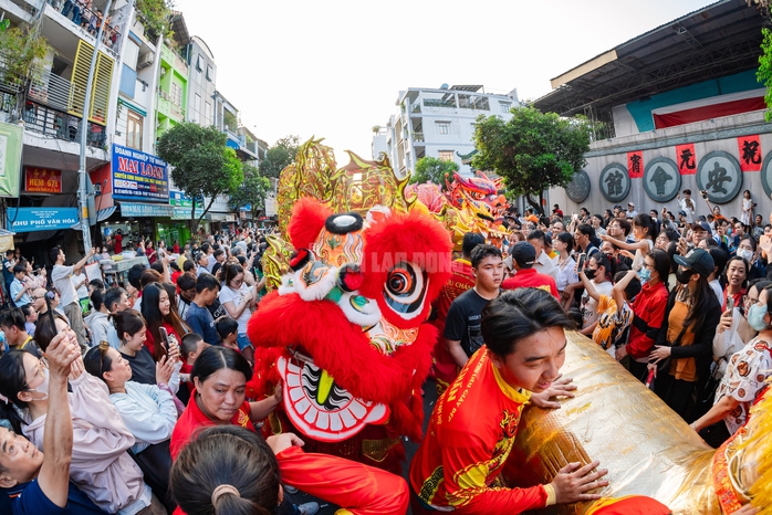 VIDEO: Hơn 1.000 người tham gia Tết Nguy&ecirc;n ti&ecirc;u 2026 tại khu Chợ Lớn - Ảnh 2.