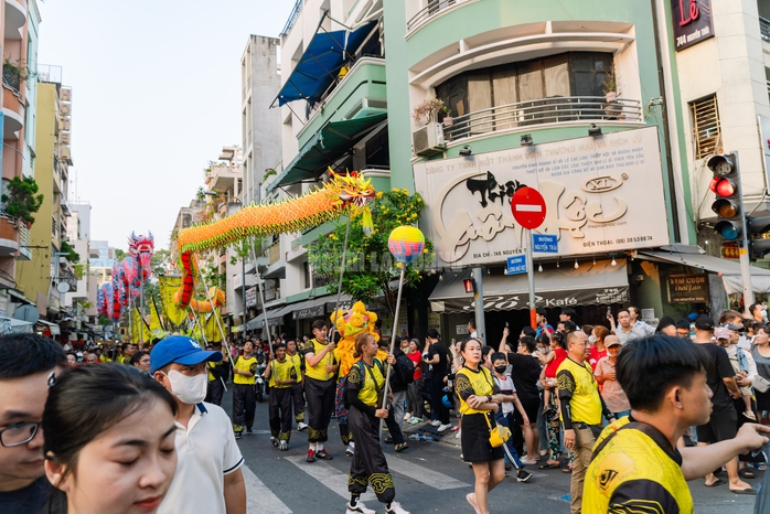 VIDEO: Hơn 1.000 người tham gia Tết Nguy&ecirc;n ti&ecirc;u 2026 tại khu Chợ Lớn - Ảnh 7.