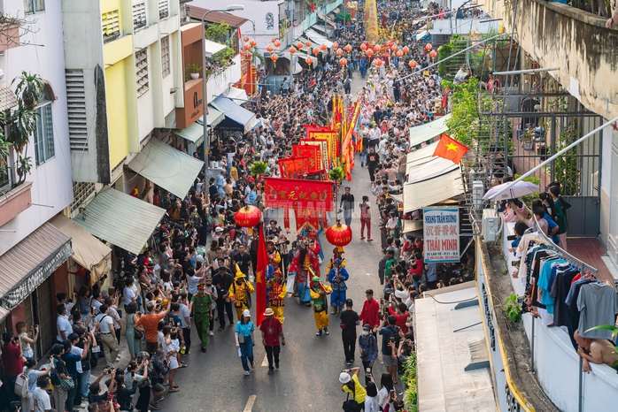 VIDEO: Hơn 1.000 người tham gia Tết Nguy&ecirc;n ti&ecirc;u 2026 tại khu Chợ Lớn - Ảnh 1.