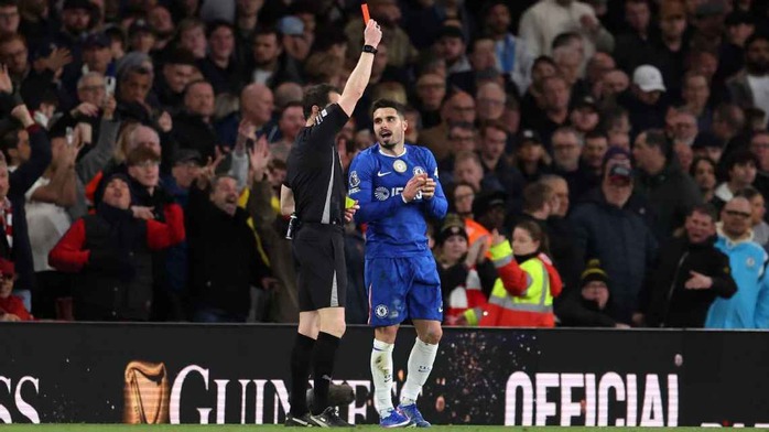 HLV Rosenior dọa &ldquo;trảm&rdquo; sao Chelsea sau &ldquo;mưa thẻ đỏ&rdquo; - Ảnh 1.