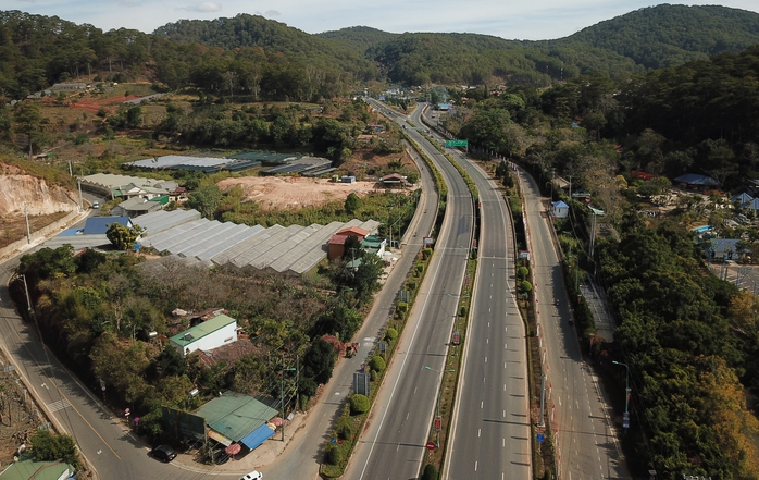 Sân bay Liên Khương đóng cửa: Biến khó khăn thành cơ hội - Ảnh 2.