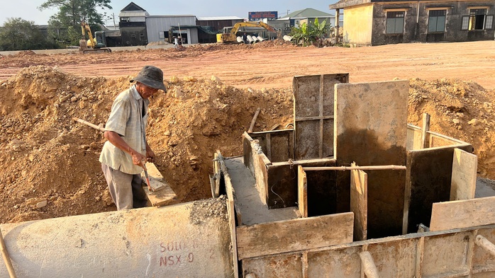 Thi c&ocirc;ng t&aacute;i định cư đường sắt tốc độ cao ở Huế năm 2026 vượt tiến độ nhưng thiếu vốn - Ảnh 1.