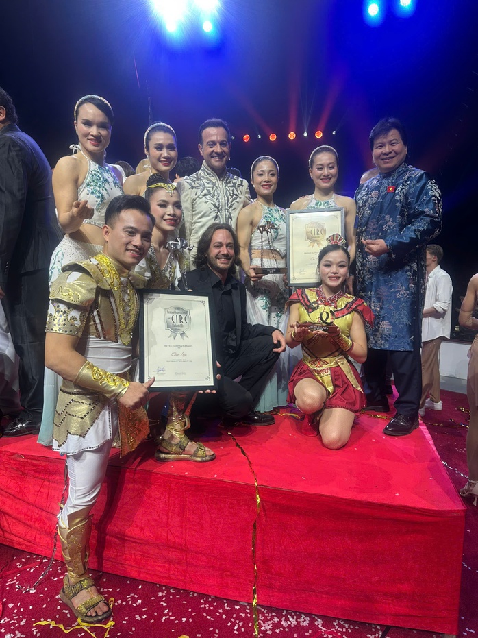 Dư &acirc;m hạnh ph&uacute;c của xiếc Việt tr&ecirc;n đường phố T&acirc;y Ban Nha - Ảnh 3.