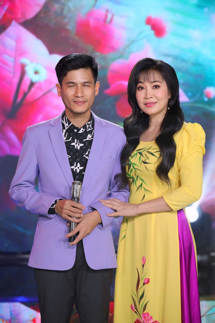 NSƯT Nhân Hậu: Đổi nghệ danh – mở một hành trình nhân ái - Ảnh 1.