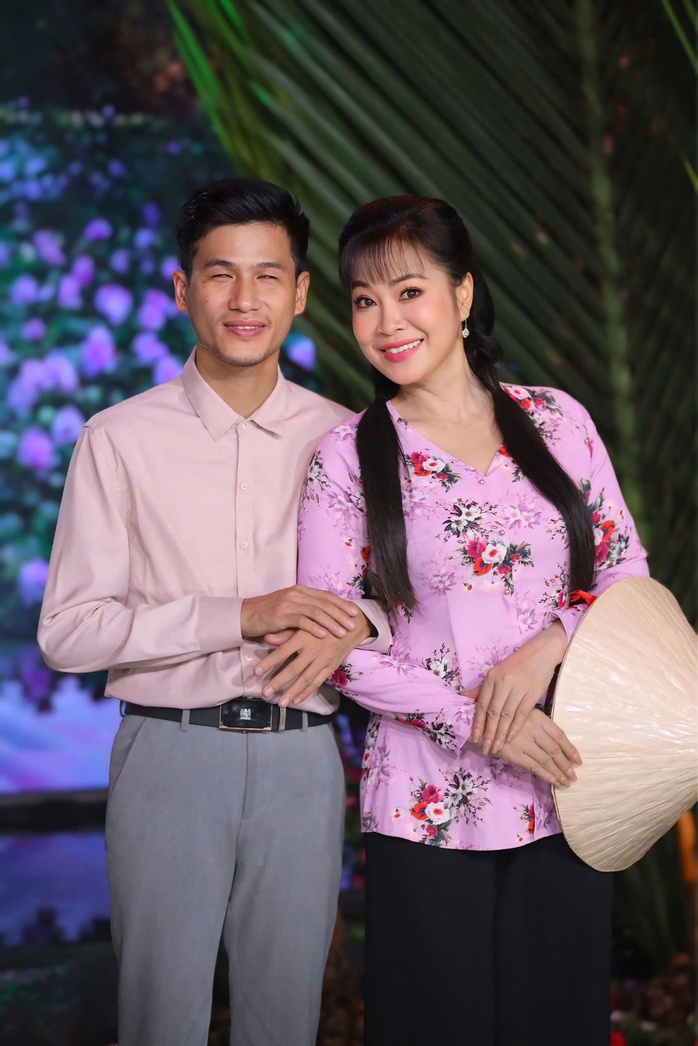 NSƯT Nhân Hậu: Đổi nghệ danh – mở một hành trình nhân ái - Ảnh 2.