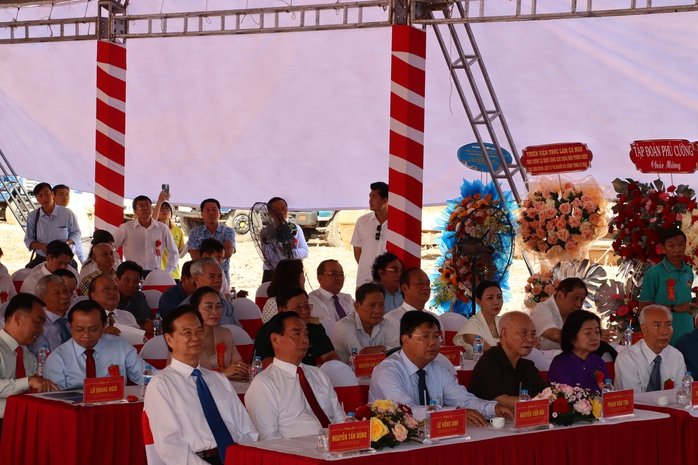 Nguyên Thủ tướng Nguyễn Tấn Dũng dự khởi công công trình có ý nghĩa quan trọng ở Cà Mau - Ảnh 1.