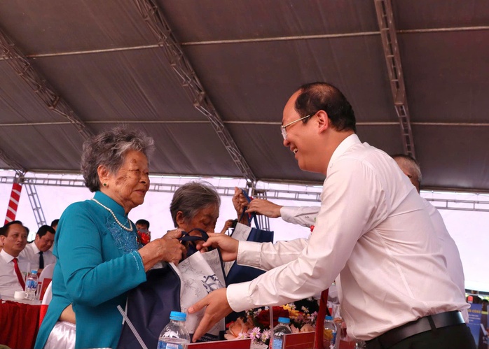 Nguyên Thủ tướng Nguyễn Tấn Dũng dự khởi công công trình có ý nghĩa quan trọng ở Cà Mau - Ảnh 4.