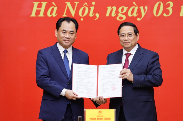 Thủ tướng Phạm Minh Ch&iacute;nh trao quyết định bổ nhiệm, chỉ định cho 5 nh&acirc;n sự mới  - Ảnh 5.