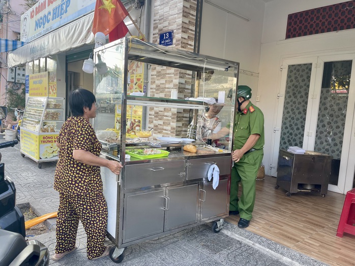 Tạm dừng hoạt động tiệm b&aacute;nh m&igrave; kh&ocirc;ng t&ecirc;n ở Vũng T&agrave;u sau 6 ca nhập viện nghi ngộ độc - Ảnh 4.