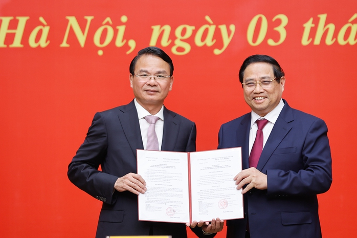 Thủ tướng Phạm Minh Ch&iacute;nh trao quyết định bổ nhiệm, chỉ định cho 5 nh&acirc;n sự mới  - Ảnh 2.