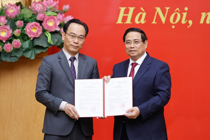 Thủ tướng Phạm Minh Ch&iacute;nh trao quyết định bổ nhiệm, chỉ định cho 5 nh&acirc;n sự mới  - Ảnh 3.