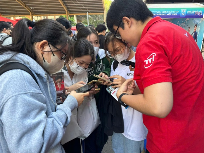 Doanh nghiệp "tung chiêu" thu hút công nhân sau Tết - Ảnh 2.