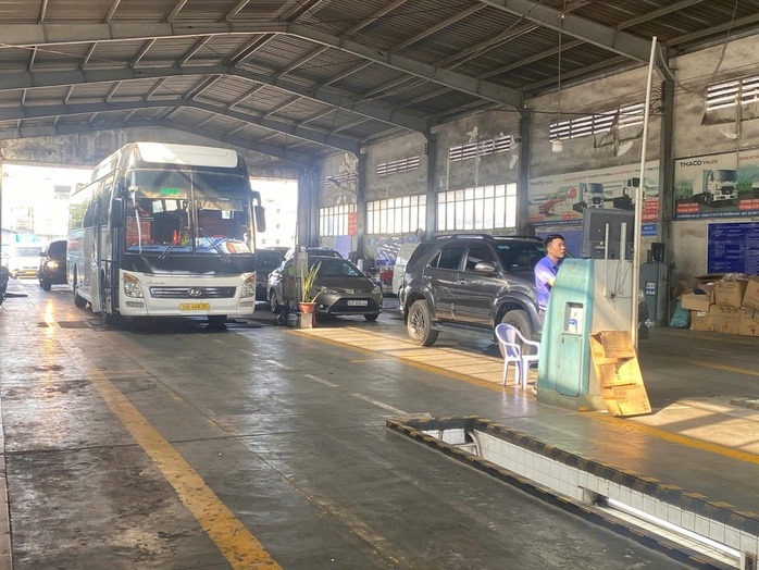 L&atilde;nh đạo Cục đăng kiểm giải th&iacute;ch quy tr&igrave;nh kiểm tra kh&iacute; thải &ocirc; t&ocirc; 2026 - Ảnh 2.