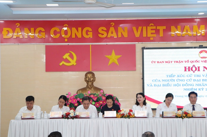 Ứng vi&ecirc;n ĐBQH tại TPHCM tiếp x&uacute;c cử tri cam kết giải quyết vấn đề thiết thực - Ảnh 1.