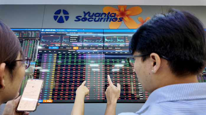 Chứng kho&aacute;n tiếp tục rung lắc - Ảnh 1.