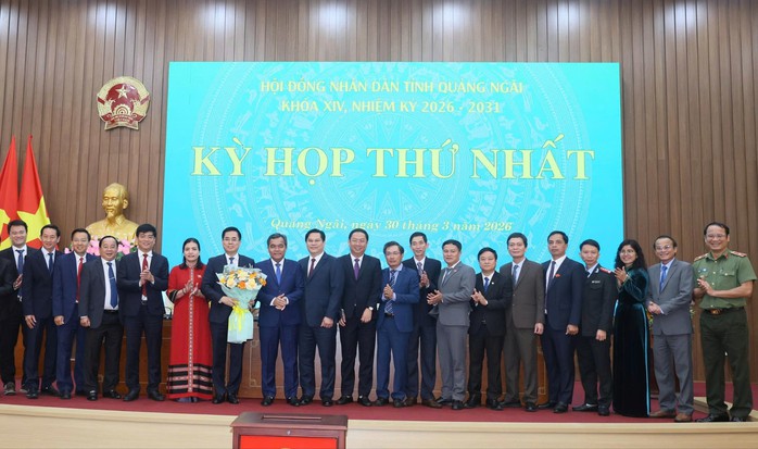 &Ocirc;ng Nguyễn Ho&agrave;ng Giang t&aacute;i đắc cử Chủ tịch UBND tỉnh Quảng Ng&atilde;i - Ảnh 2.