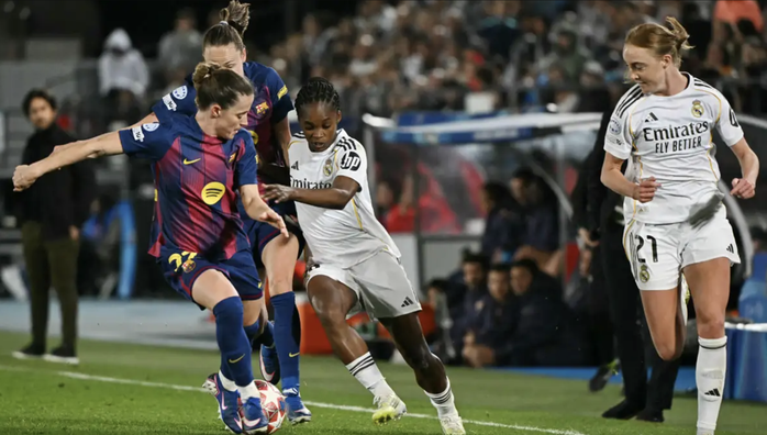 Barcelona đ&egrave; bẹp Real Madrid trận "si&ecirc;u kinh điển", tiến s&aacute;t ng&ocirc;i v&ocirc; địch nữ Liga - Ảnh 4.