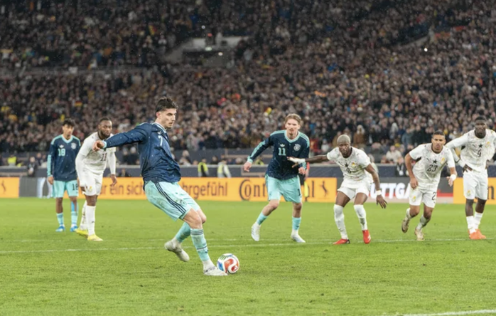 Sao dự bị lập c&ocirc;ng ph&uacute;t 88, Đức thắng nghẹt thở Ghana - Ảnh 3.