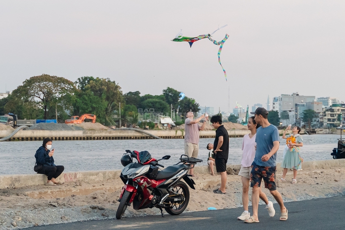 VIDEO: "Biển G&ograve; Vấp&rdquo; h&uacute;t kh&aacute;ch, tiềm ẩn nhiều nguy cơ mất an to&agrave;n - Ảnh 1.