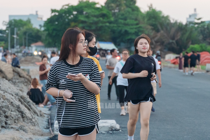 VIDEO: "Biển G&ograve; Vấp&rdquo; h&uacute;t kh&aacute;ch, tiềm ẩn nhiều nguy cơ mất an to&agrave;n - Ảnh 8.