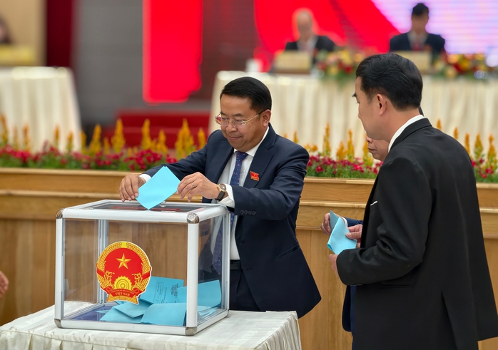 &Ocirc;ng Lưu Văn Trung giữ chức Chủ tịch HĐND tỉnh L&acirc;m Đồng - Ảnh 4.