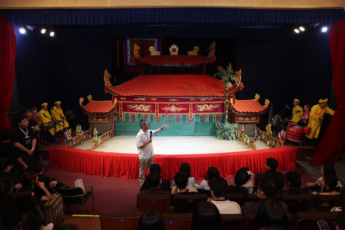 Gen Z h&ograve;a nhịp c&ugrave;ng "&Acirc;m vang rối nước" - Ảnh 2.