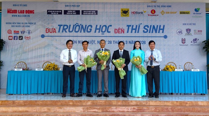 Trao 20 suất học bổng tiếp sức cho học sinh vượt khó tại tỉnh Đắk Lắk - Ảnh 3.
