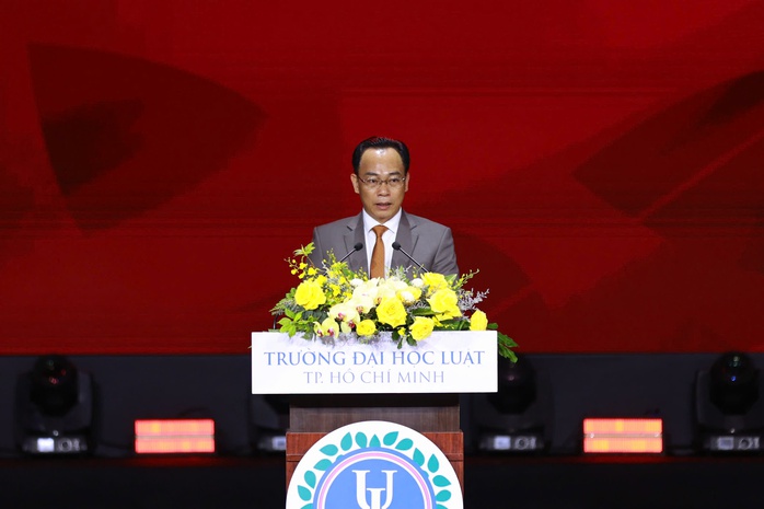 Trường ĐH Luật TPHCM nhận Hu&acirc;n chương Lao động hạng Nh&igrave; - Ảnh 5.