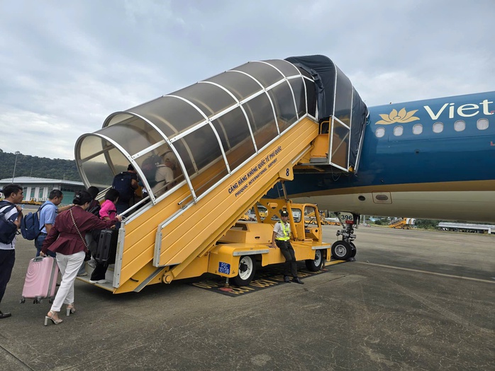 Công an TPHCM ra khuyến cáo mới nhất, người đi máy bay cần biết - Ảnh 1.