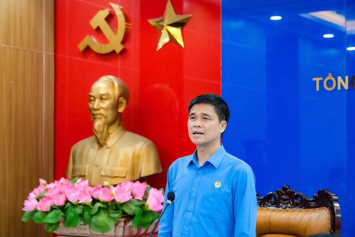 N&acirc;ng cao nhận thức ch&iacute;nh trị v&agrave; hiểu biết ph&aacute;p luật cho c&ocirc;ng nh&acirc;n lao động - Ảnh 3.