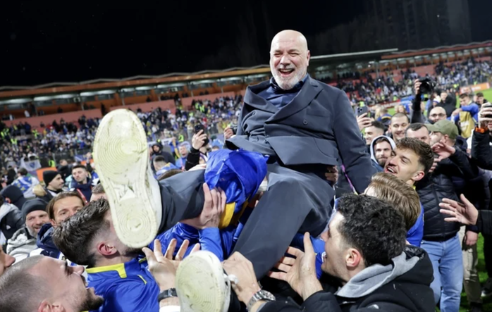 Gục ng&atilde; loạt s&uacute;t lu&acirc;n lưu, &Yacute; lần thứ ba li&ecirc;n tiếp lỡ hẹn World Cup - Ảnh 8.