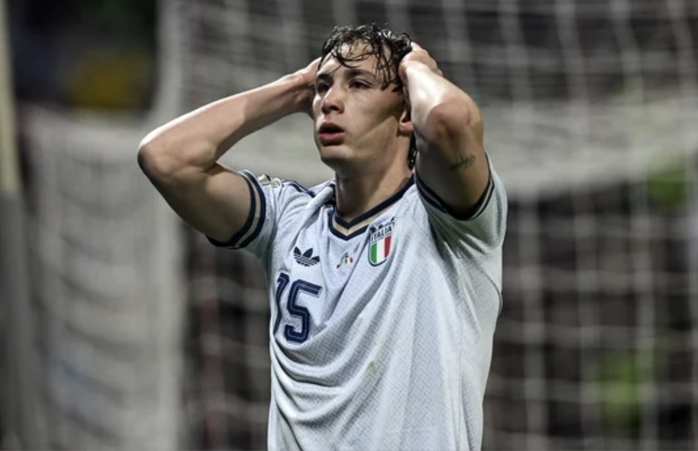 Gục ng&atilde; loạt s&uacute;t lu&acirc;n lưu, &Yacute; lần thứ ba li&ecirc;n tiếp lỡ hẹn World Cup - Ảnh 6.