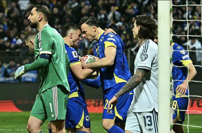 Gục ng&atilde; loạt s&uacute;t lu&acirc;n lưu, &Yacute; lần thứ ba li&ecirc;n tiếp lỡ hẹn World Cup - Ảnh 4.