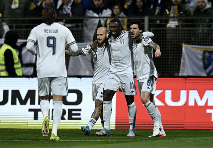 Gục ng&atilde; loạt s&uacute;t lu&acirc;n lưu, &Yacute; lần thứ ba li&ecirc;n tiếp lỡ hẹn World Cup - Ảnh 1.