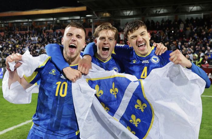 Gục ng&atilde; loạt s&uacute;t lu&acirc;n lưu, &Yacute; lần thứ ba li&ecirc;n tiếp lỡ hẹn World Cup - Ảnh 7.