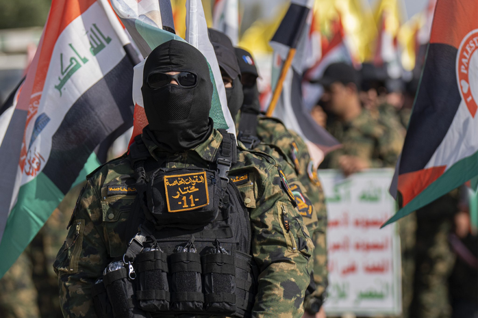 Iraq &ldquo;khổ&rdquo; nhất v&ugrave;ng Vịnh, một m&igrave;nh lĩnh đạn từ Mỹ - Iran - Ảnh 1.